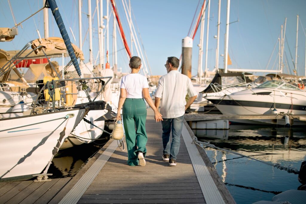 私享包船行程 8 26504866 MotionElements retired tourists couple walking near sailboats in 1 1