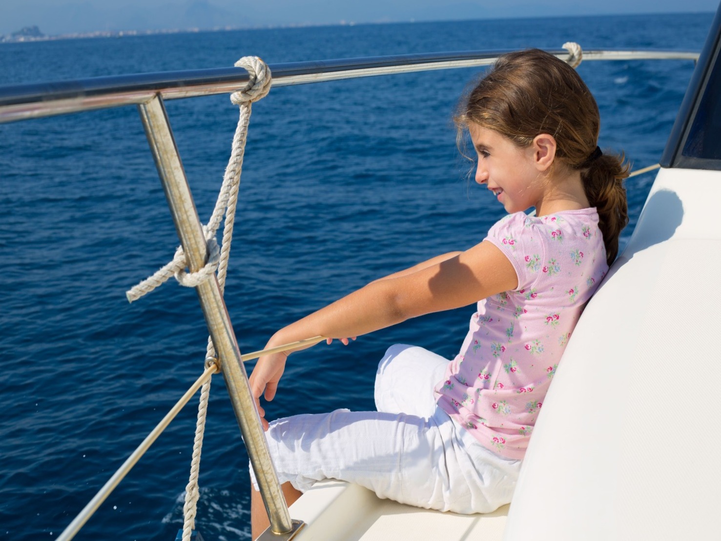 休閒體驗課程 3 43816477 MotionElements child happy girl sailing happy boat 1 1 1